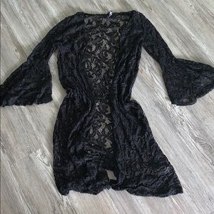 ‼️ SOLD ‼️Laced coverup